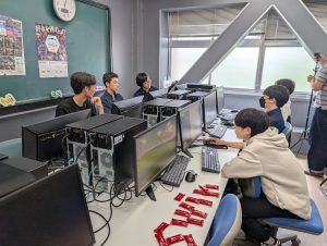 LoL試合前のミーティング、少し緊張感があります。